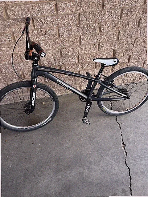 Thrill 24 BMX Cruiser Race Bike. Black.